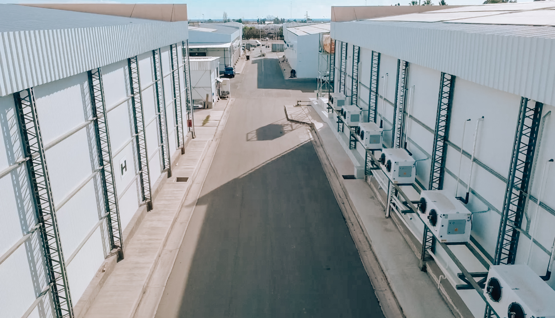 Andenes y equipos de frío del nuevo depósito de Logística San Diego
